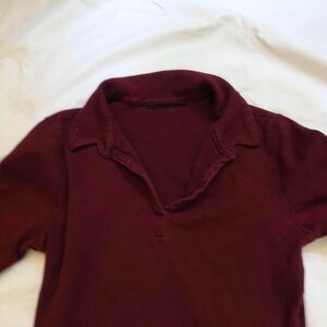 Preppy burgundy colored quarter sleeve top